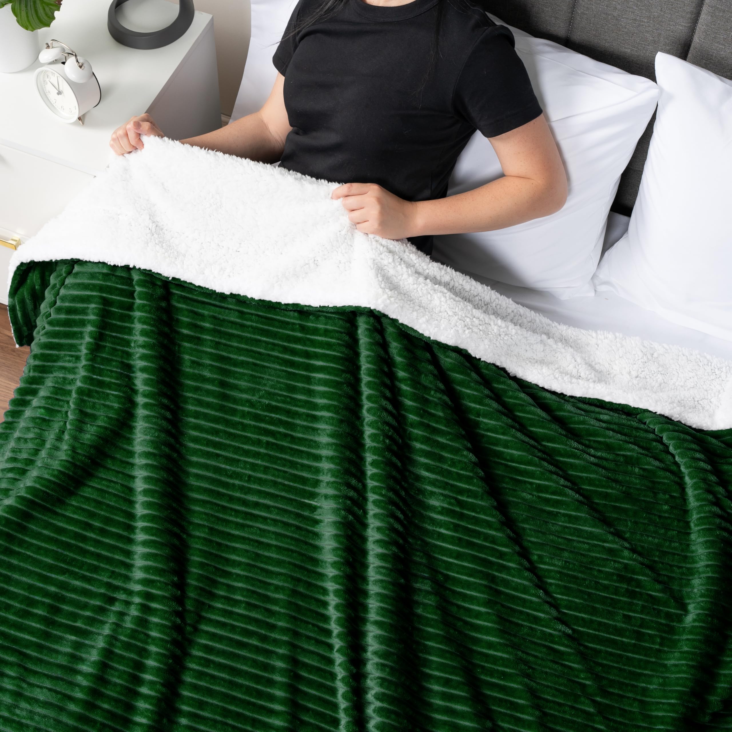 Amazon.com: PAVILIA Emerald Green Sherpa Fleece Throw Blanket for